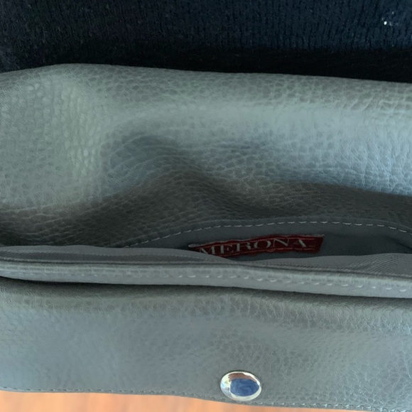 SUPER GREY FAUX LEATHER CROSSBODY WITH LOTS OF COMPARTMENTS. - Picture 5 of 11